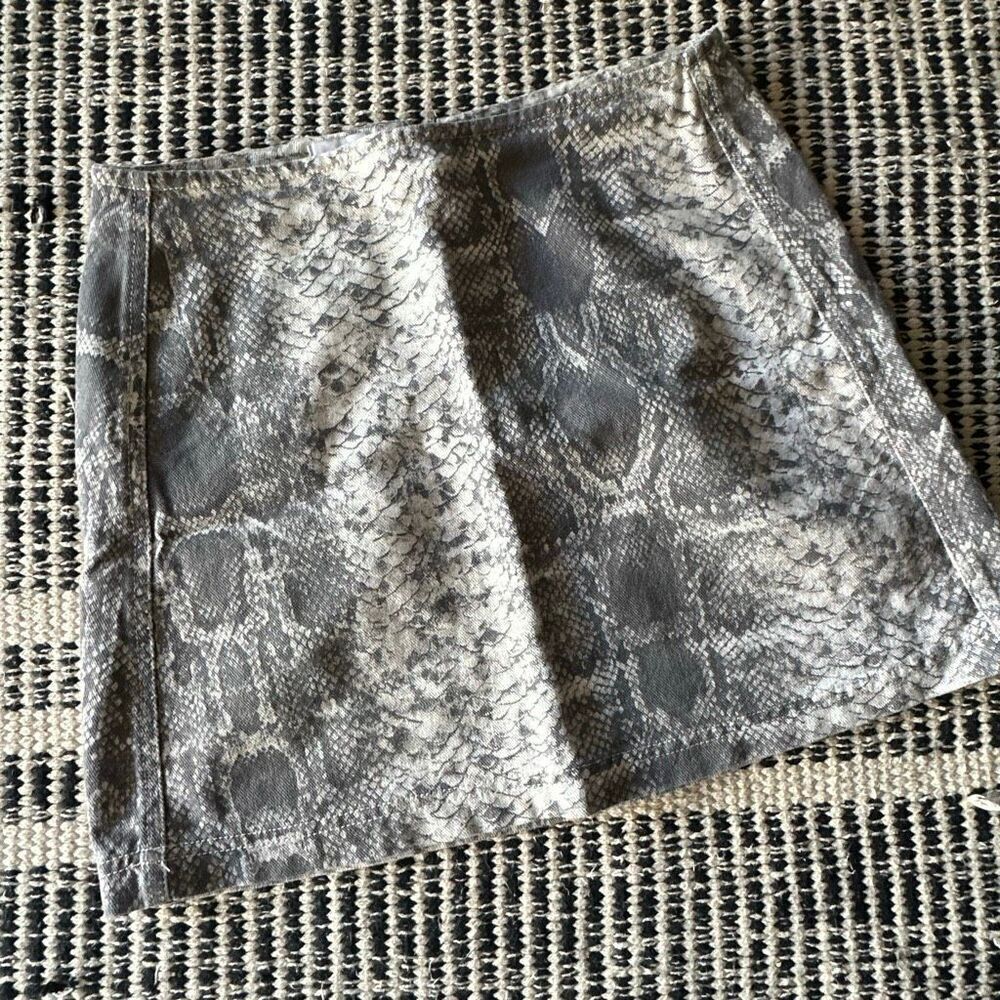 BDG Urban Outfitters Size small snake print mini skirt